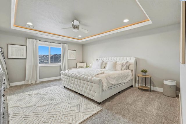 548 Athens Dr, West Richland, WA 99353