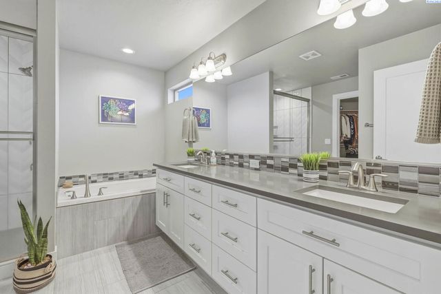 548 Athens Dr, West Richland, WA 99353