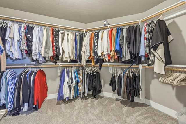 548 Athens Dr, West Richland, WA 99353