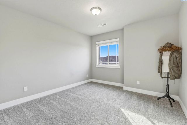 548 Athens Dr, West Richland, WA 99353