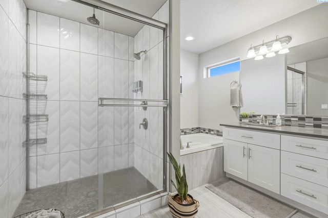 548 Athens Dr, West Richland, WA 99353