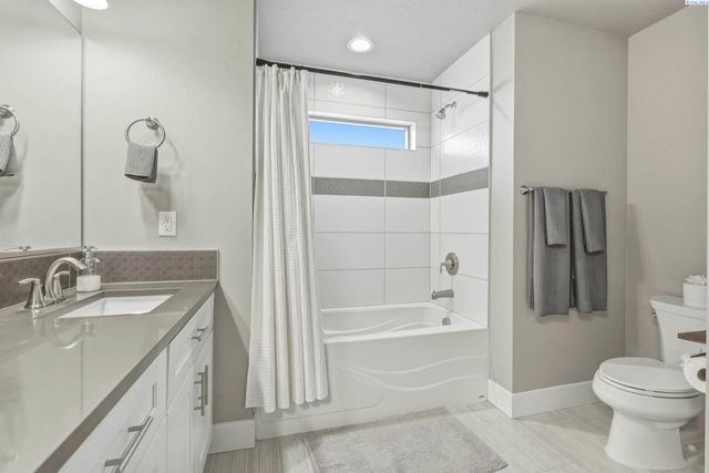 548 Athens Dr, West Richland, WA 99353