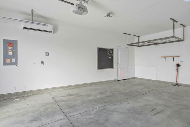 548 Athens Dr, West Richland, WA 99353