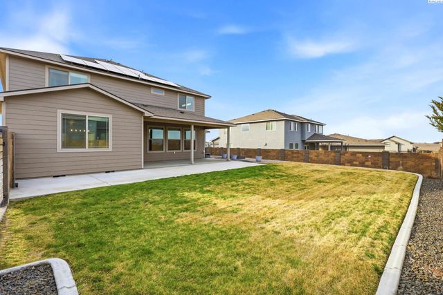 548 Athens Dr, West Richland, WA 99353