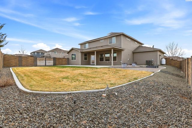548 Athens Dr, West Richland, WA 99353