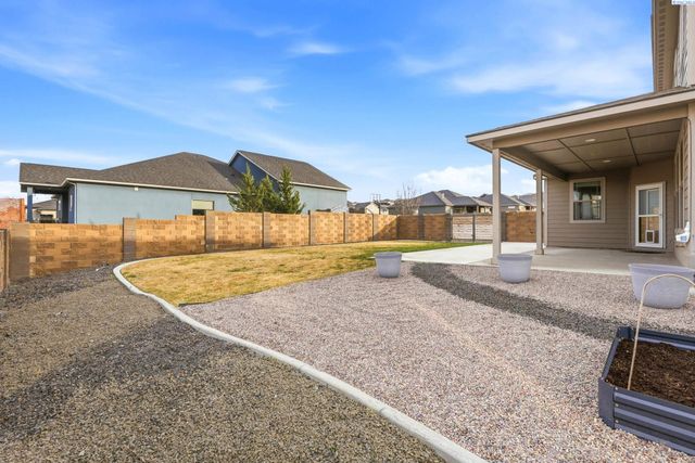 548 Athens Dr, West Richland, WA 99353