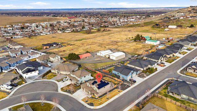 548 Athens Dr, West Richland, WA 99353
