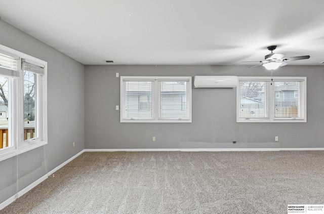 509 W Perry Street, Papillion, NE 68046