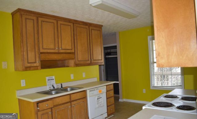 30 Amber Way, Covington, GA 30016