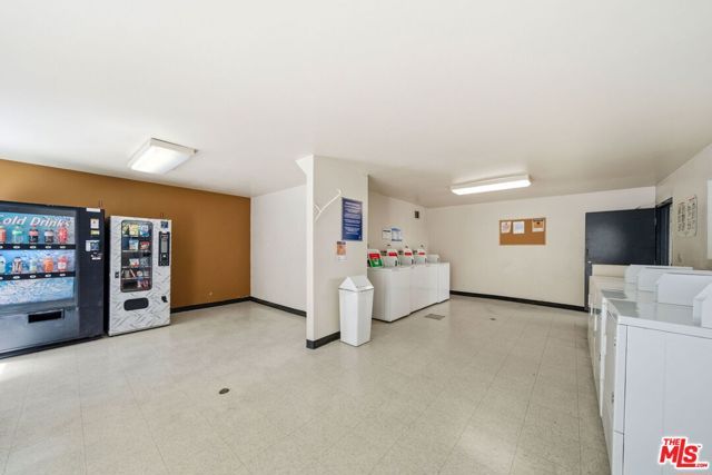 5530 OWENSMOUTH Avenue 133, Woodland Hills (los Angeles), CA 91367