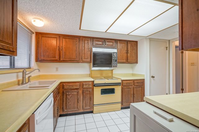 5835 Royal Club, San Antonio, TX 78239