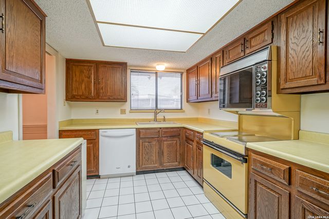 5835 Royal Club, San Antonio, TX 78239