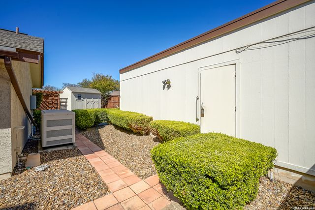 5835 Royal Club, San Antonio, TX 78239