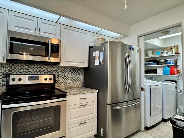 4001 BENEVA ROAD 417, Sarasota, FL 34233