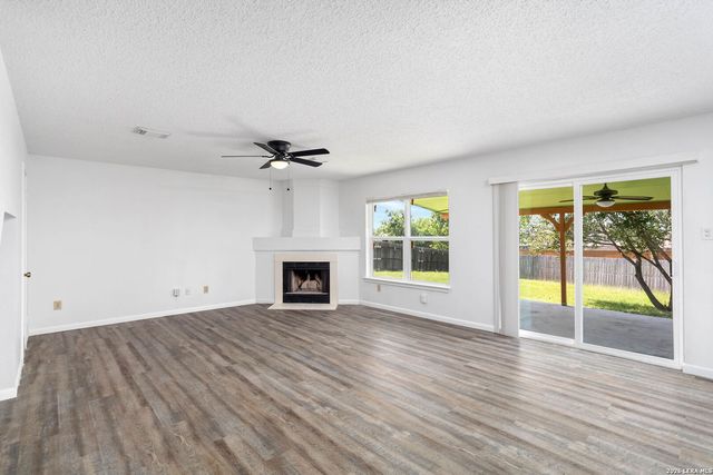 8090 Chestnut Ash, Converse, TX 78109