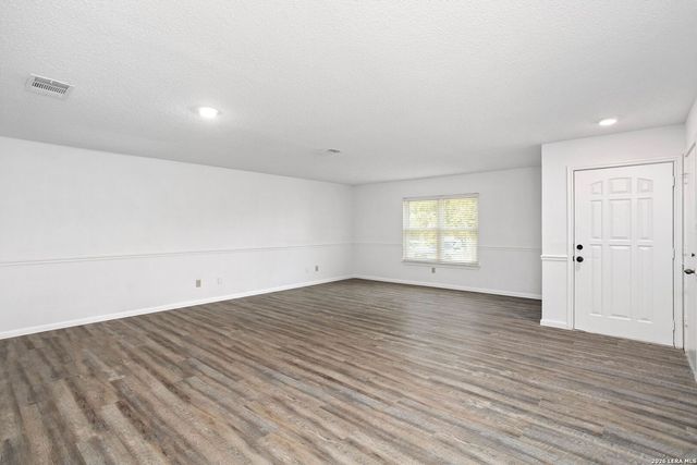8090 Chestnut Ash, Converse, TX 78109