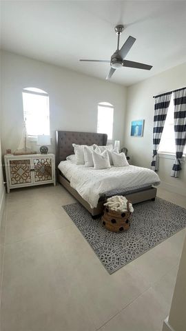 918 NE 17th Way, Fort Lauderdale, FL 33304