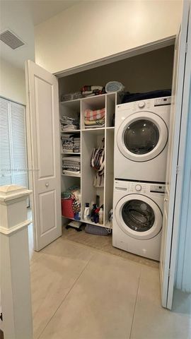 918 NE 17th Way, Fort Lauderdale, FL 33304