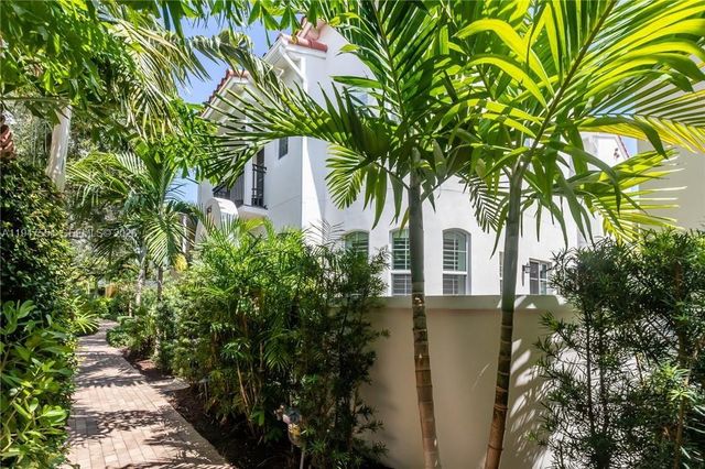 918 NE 17th Way, Fort Lauderdale, FL 33304