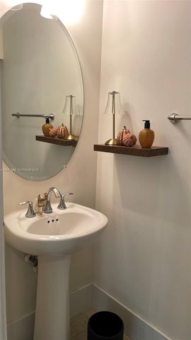 918 NE 17th Way, Fort Lauderdale, FL 33304