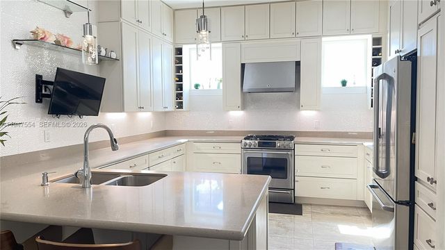 918 NE 17th Way, Fort Lauderdale, FL 33304