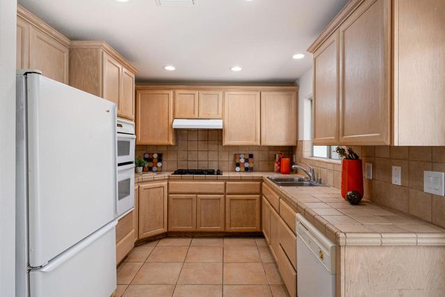 1843 N Whitewater Club Drive, Palm Springs, CA 92262