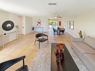 1843 N Whitewater Club Drive, Palm Springs, CA 92262