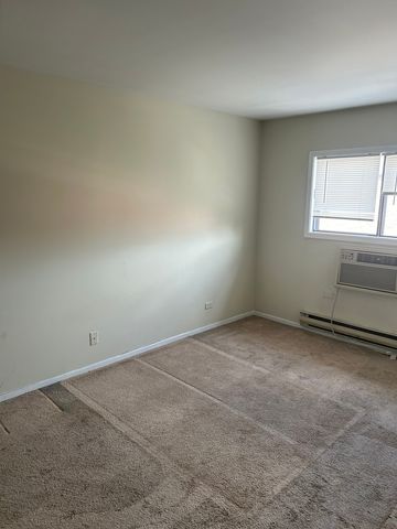 330 Shorewood Drive 3B, Glendale Heights, IL 60139