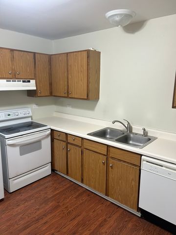 330 Shorewood Drive 3B, Glendale Heights, IL 60139