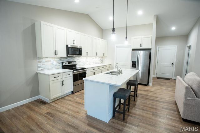 132 E Locust Street, Columbia, IL 62236