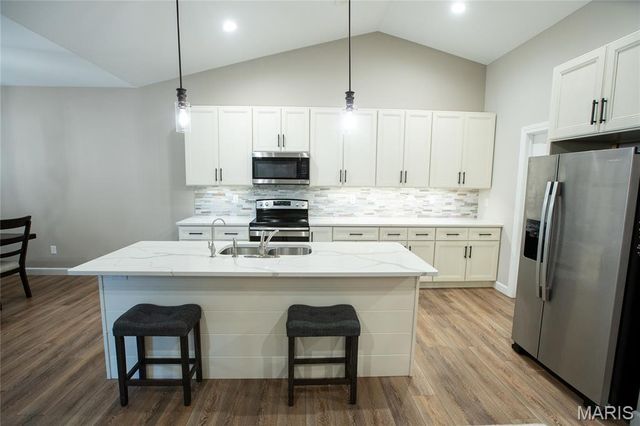 132 E Locust Street, Columbia, IL 62236