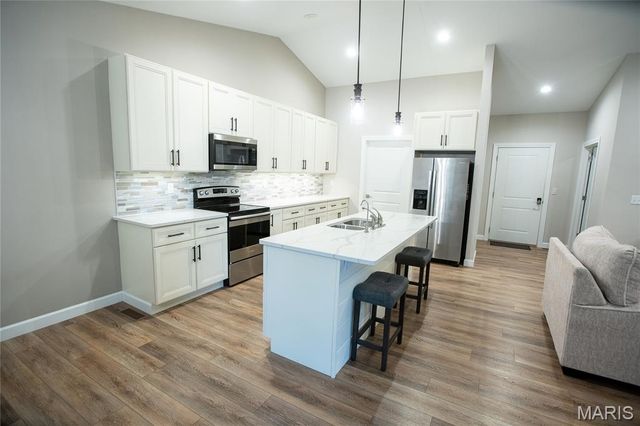 132 E Locust Street, Columbia, IL 62236