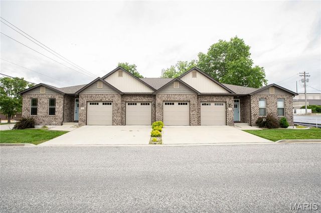 132 E Locust Street, Columbia, IL 62236