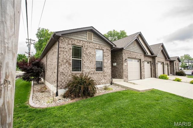 132 E Locust Street, Columbia, IL 62236