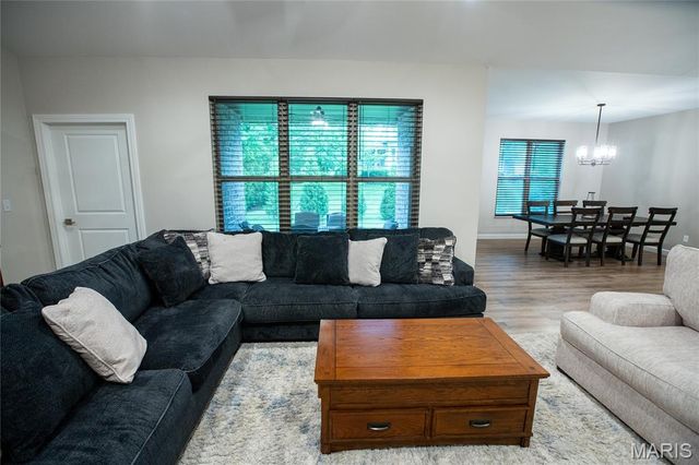 132 E Locust Street, Columbia, IL 62236