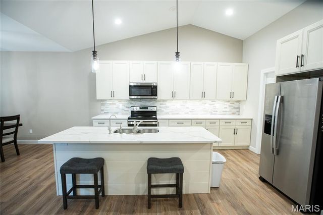 132 E Locust Street, Columbia, IL 62236