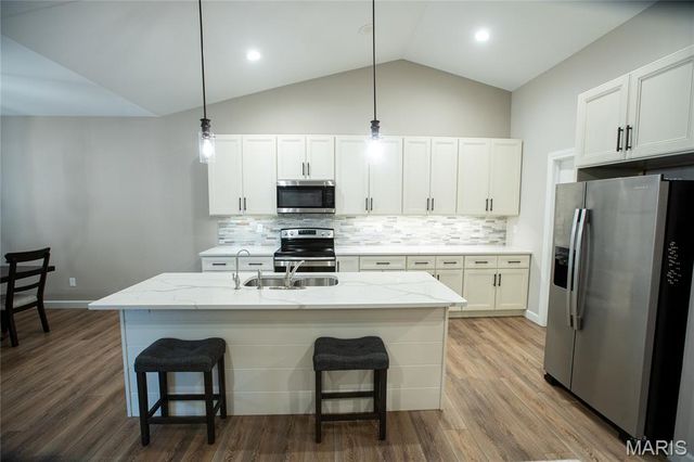 132 E Locust Street, Columbia, IL 62236