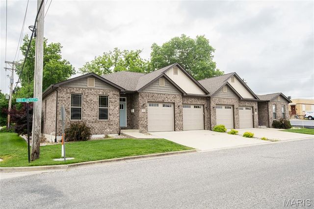 132 E Locust Street, Columbia, IL 62236