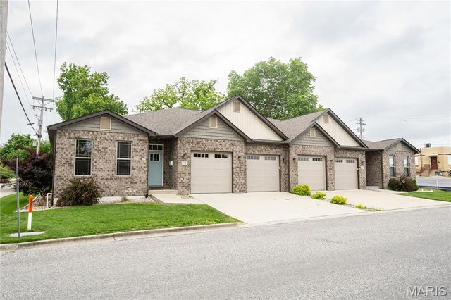 132 E Locust Street, Columbia, IL 62236