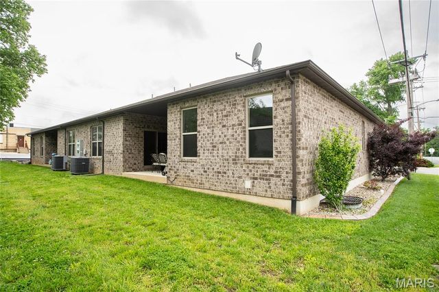 132 E Locust Street, Columbia, IL 62236