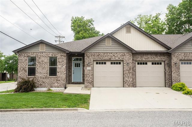 132 E Locust Street, Columbia, IL 62236