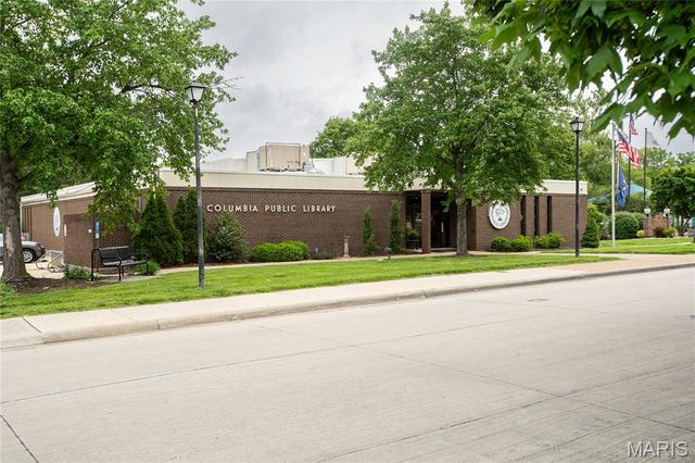 132 E Locust Street, Columbia, IL 62236