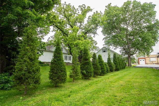 132 E Locust Street, Columbia, IL 62236