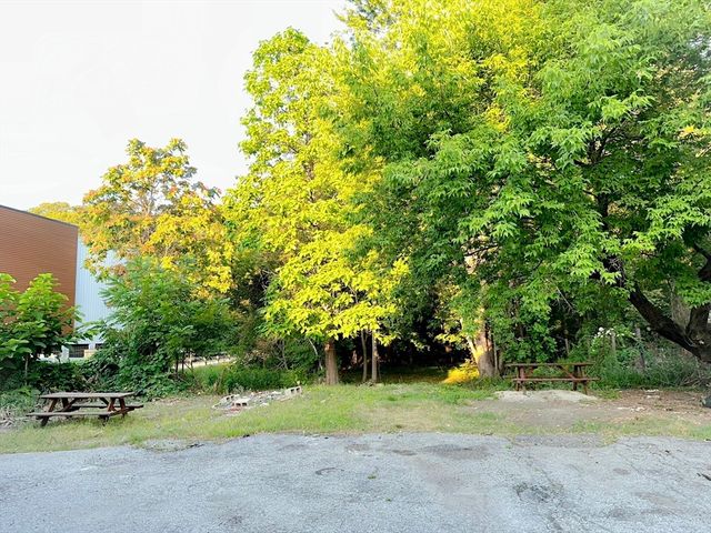 53 James St, Worcester, MA 01603