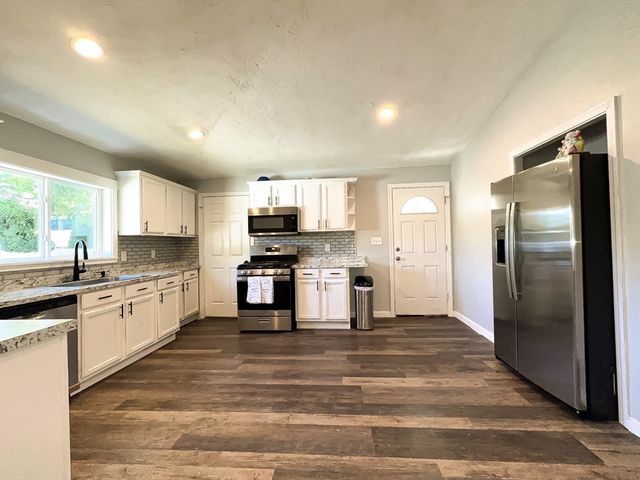 53 James St, Worcester, MA 01603