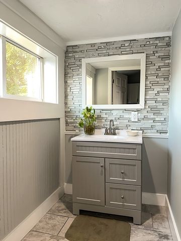 53 James St, Worcester, MA 01603