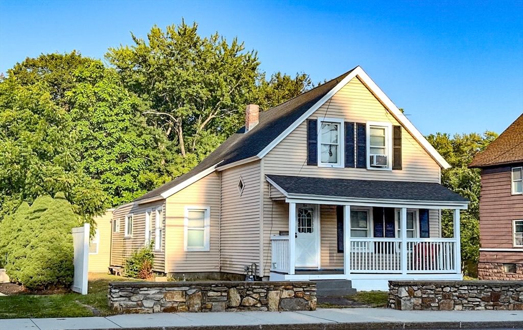 53 James St, Worcester, MA 01603