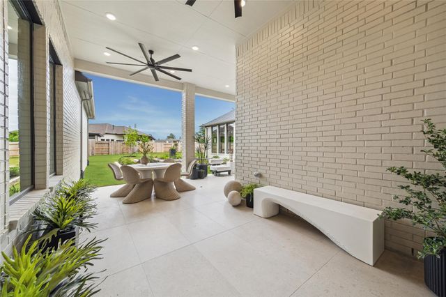 15719 Saffron Summer Street, Conroe, TX 77302