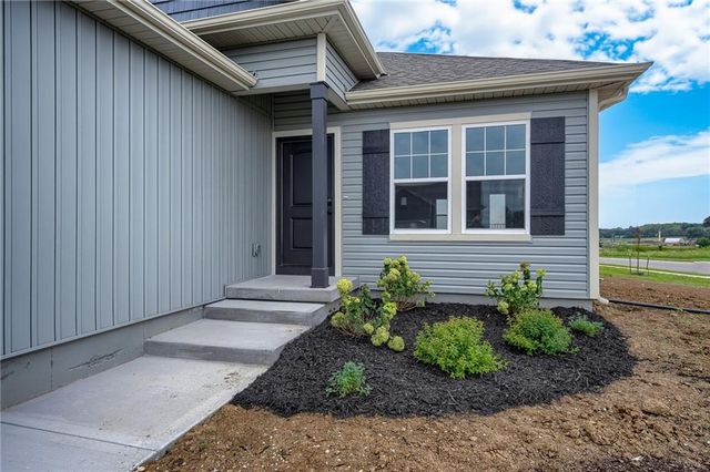 20560 Newcastle Street, Spring Hill, KS 66083