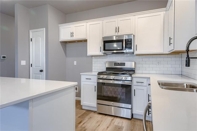 20560 Newcastle Street, Spring Hill, KS 66083